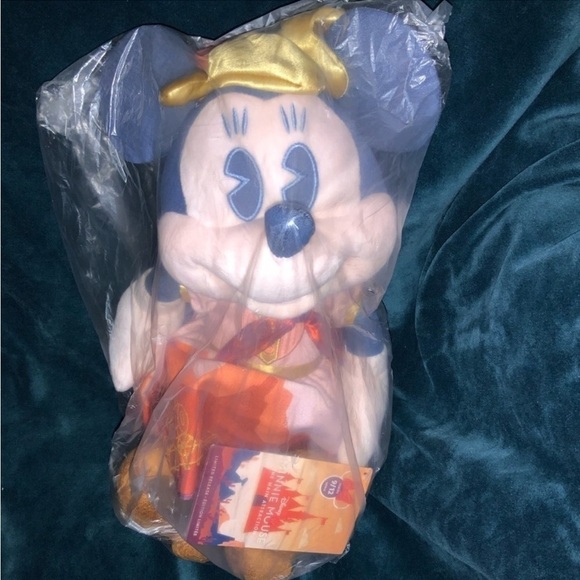 Minnie Mouse: The Main Attraction Plush – Big Thunder Mountain Railroad - Picture 7 of 9